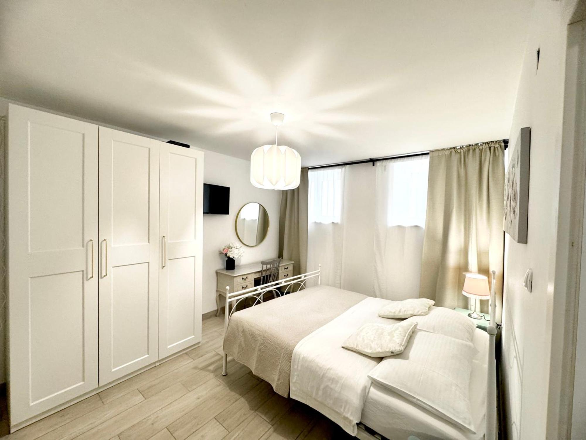 Апартаменты Charming In Center Сплит